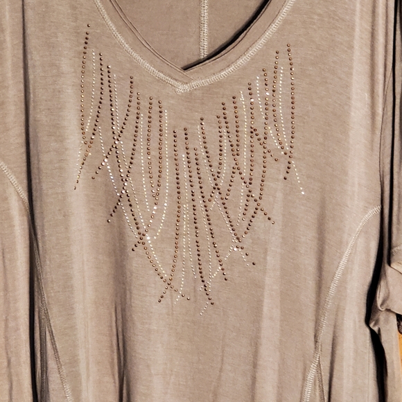 Tan tunic with sparkle detail - Picture 2 of 6